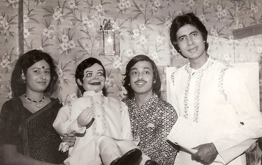 Amitabh Bachchan with Ramdas Padhye on the sets of the film Mahan