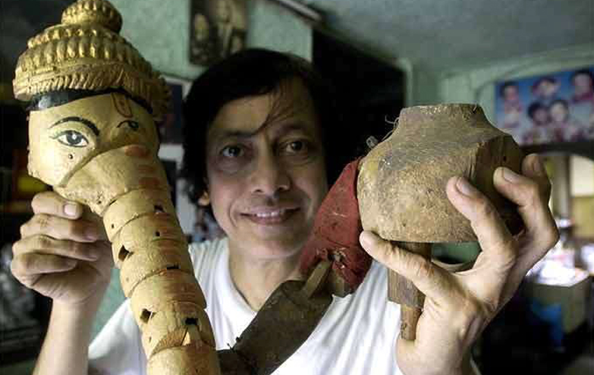 Puppeteer Ramdas Padhye with Ganesha Puppet designed by Marathi Dramatist Vishnudas Bhave